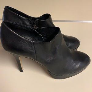 Vince Camuto women’s Elvin ankle& bootie size 8.5